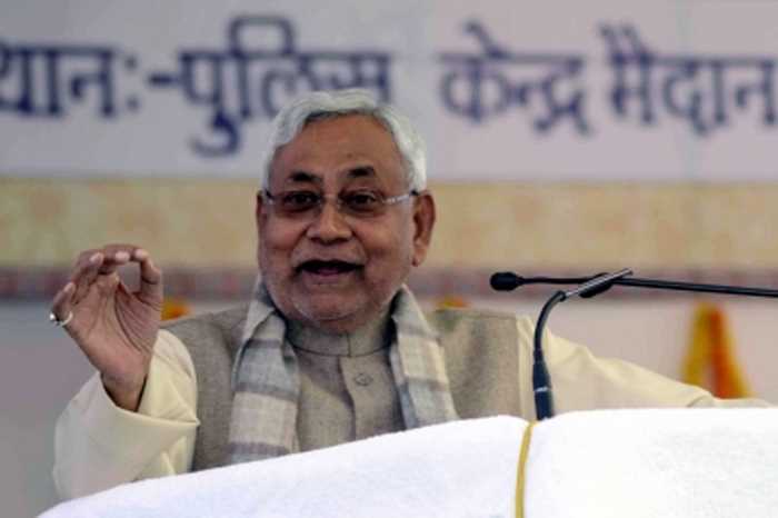 बिहार : भाजपा कोटे के मंत्री ने किए अधिकारियों के तबादले, नीतीश ने लगाई रोक, सियासत गर्म